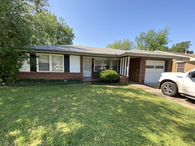 Photo - 2118 Carlton Way House