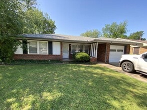 Building Photo - 2118 Carlton Way