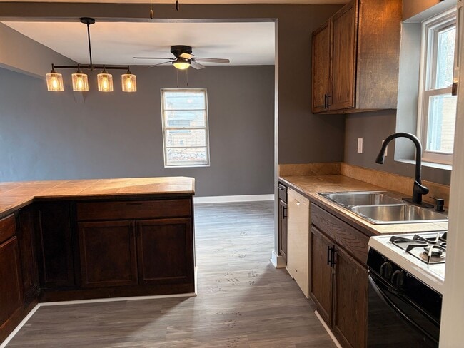 Building Photo - Cozy 2-Bedroom Home In a Peaceful Neighborhood!