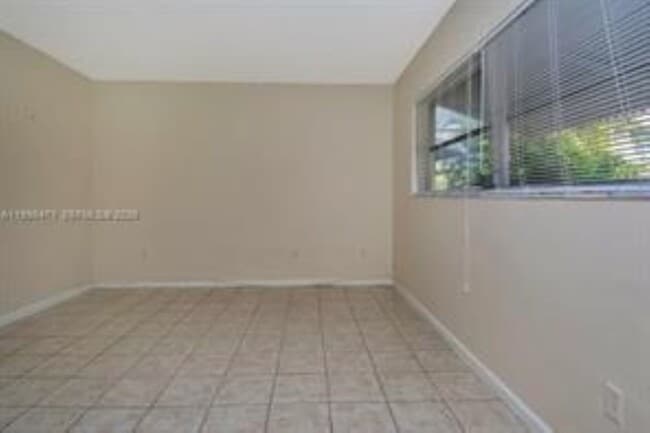 Foto del edificio - 2101 NE 68th St