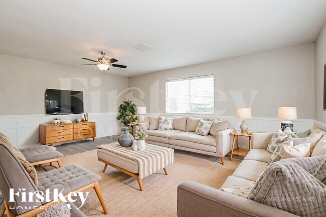 Building Photo - 2307 E Everett Dr