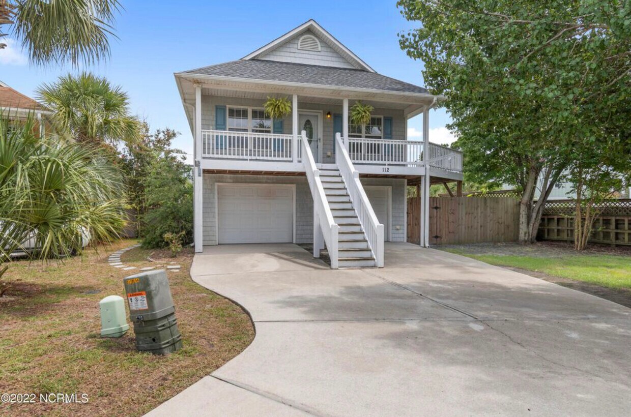 Primary Photo - 112 Palm Breeze Dr