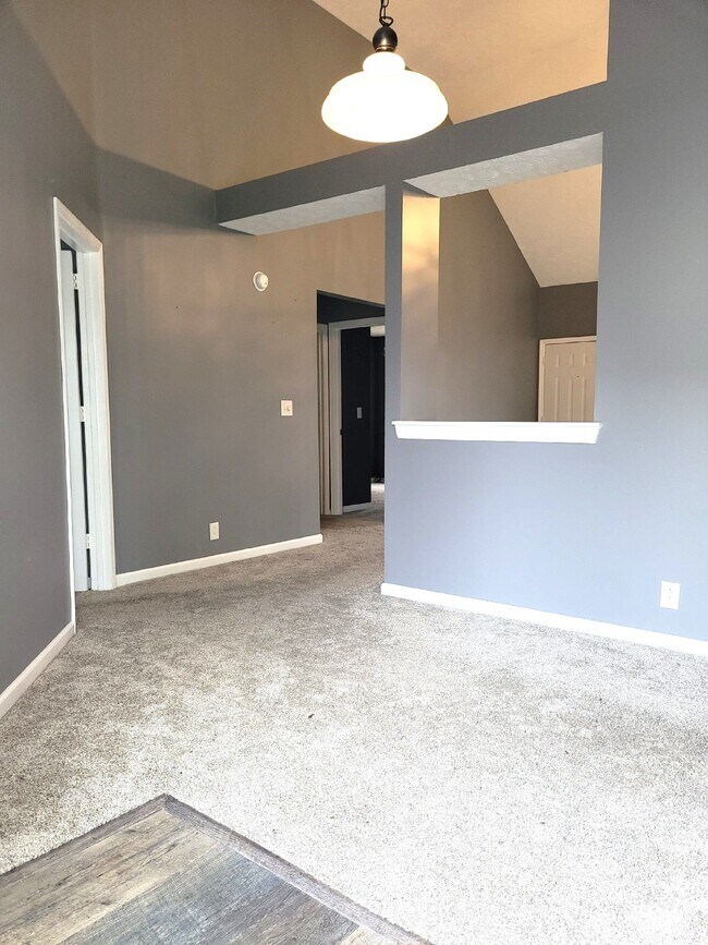 Building Photo - 3 bedroom, 2 full bath home in desirable G...