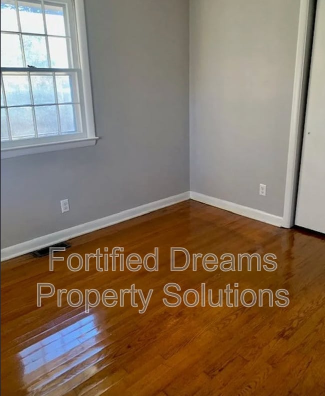 Foto del edificio - 1801 W Cone Blvd