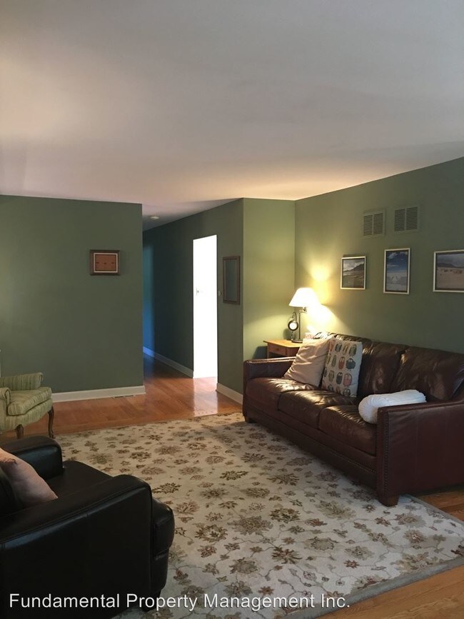 Building Photo - 1313 Leeds Ct