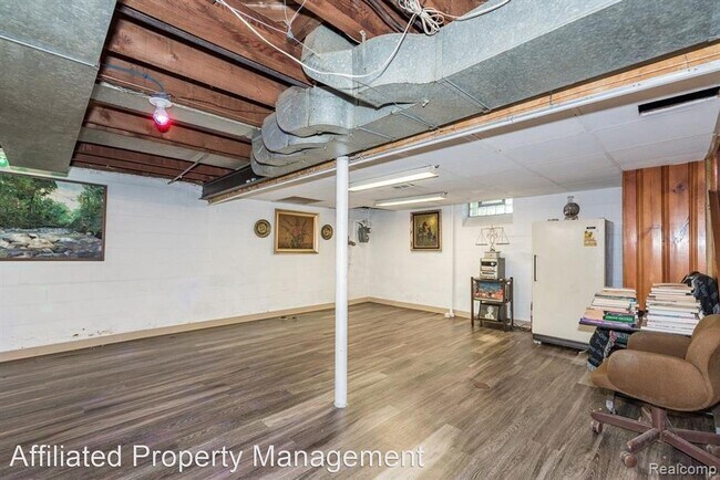Building Photo - 3 br, 1 bath House - 9903 Riverdale