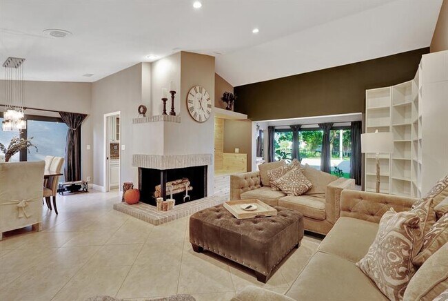 Foto del edificio - 6810 Allegre Ct