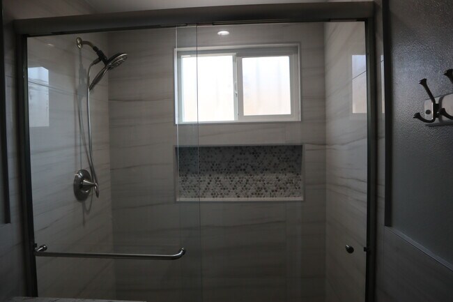 Bathroom - 1119 N Banning Blvd