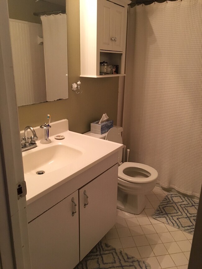 Full bath (pic. from current tenant) - 1504 P Street NW