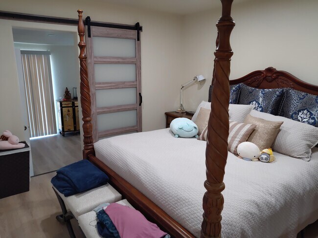 Foto del edificio - 1064 W 31st St