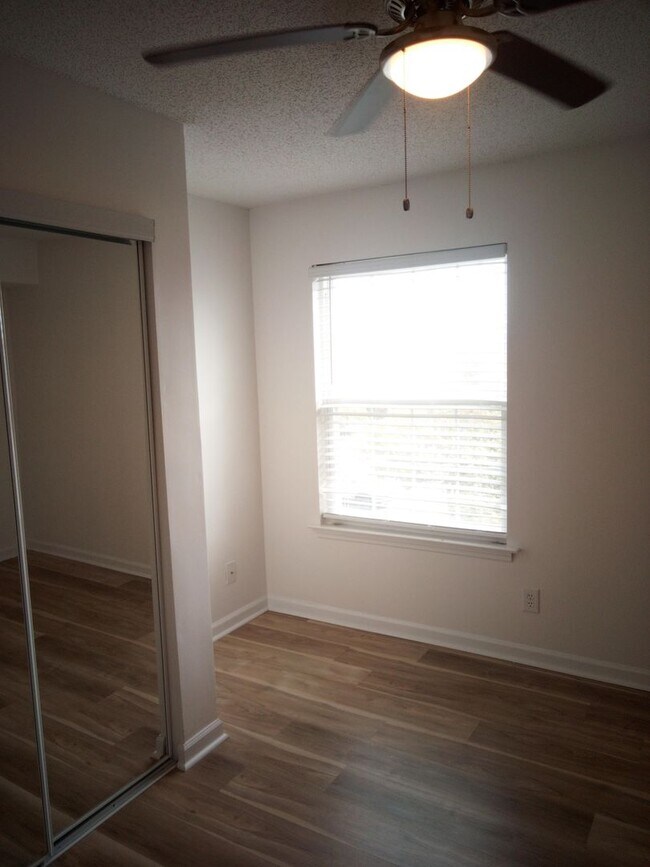 Building Photo - SOUTHBRIDGE V