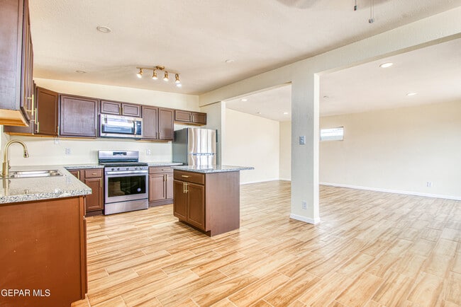 Building Photo - 8818 Mt Elbert Dr