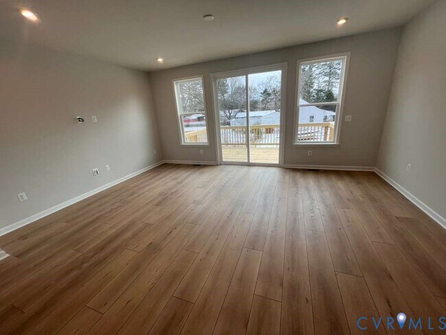 Foto del edificio - 467 Burden Dr