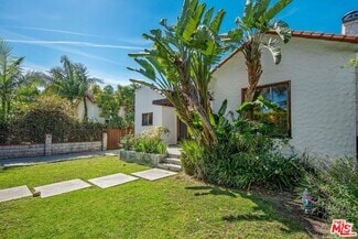 Building Photo - 411 Kings Rd