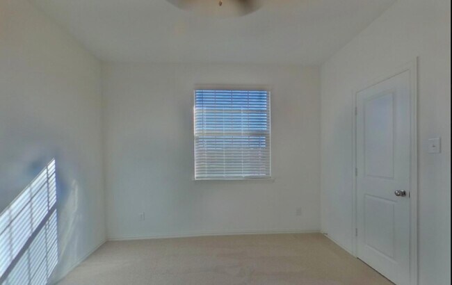 Foto del edificio - Beautifully Renovated 4-Bedroom Home with Premium Finishes