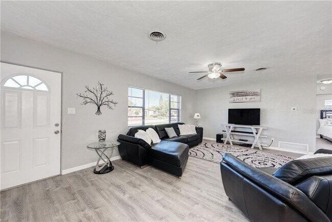 Foto del edificio - 316 Glen Oak Rd