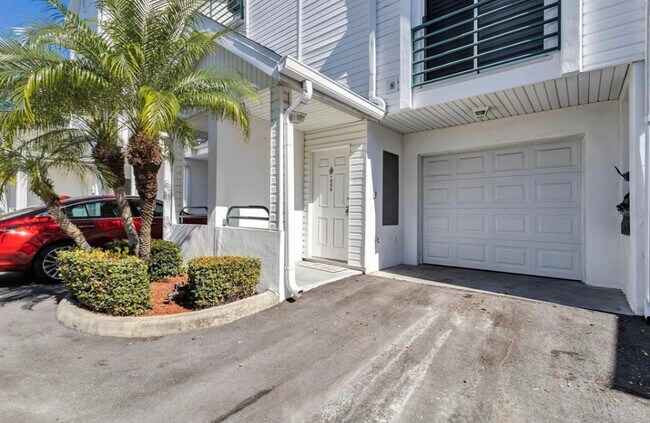 2 car tandem garage - 320 Island Way