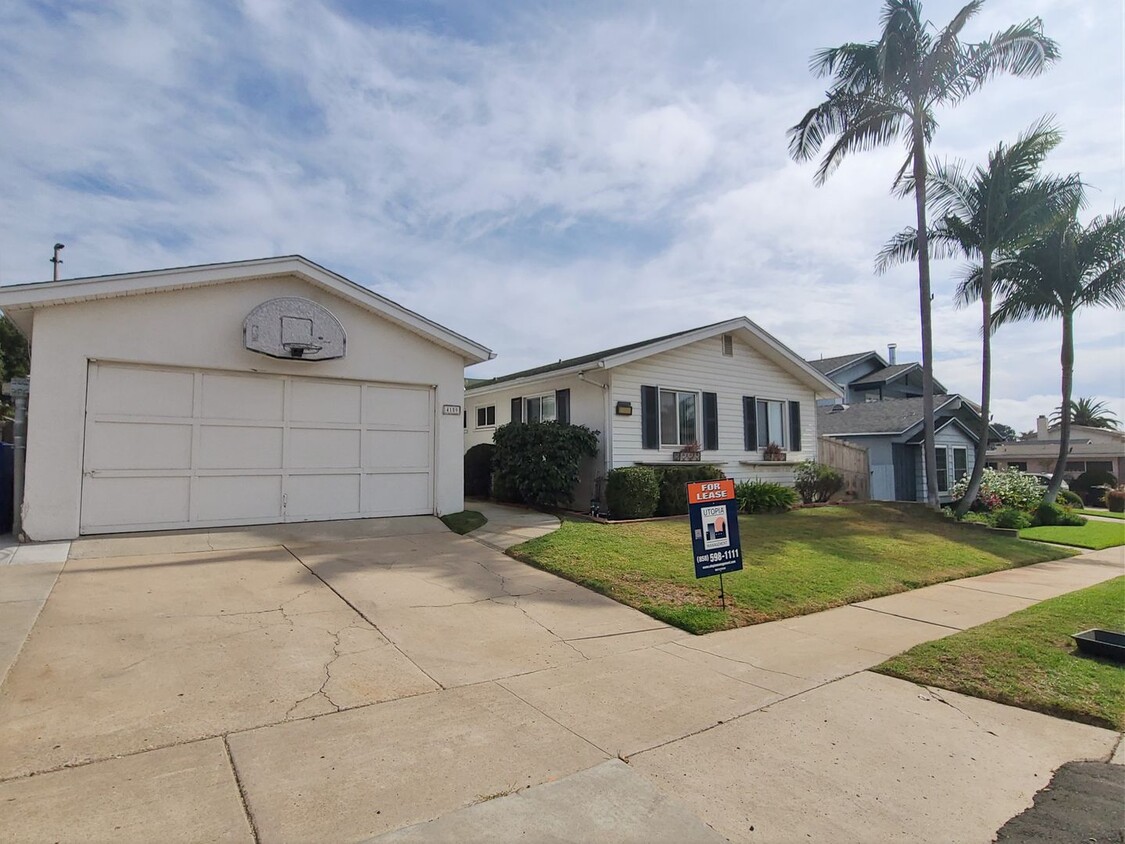 Primary Photo - Charming and Spacious Home in Bay Ho!