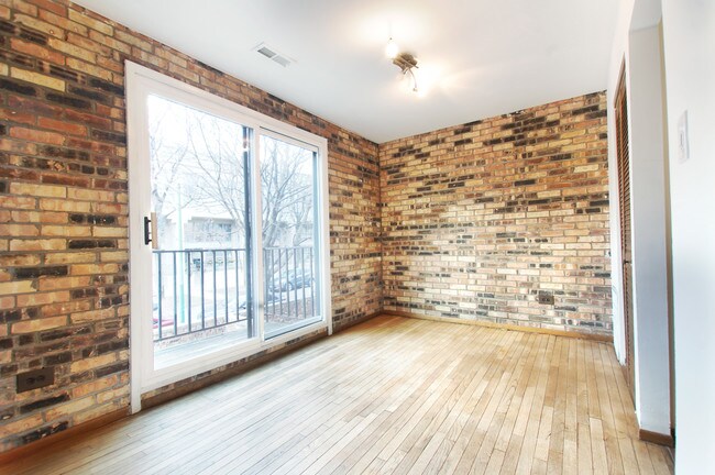 Building Photo - 1255 W Belden Ave