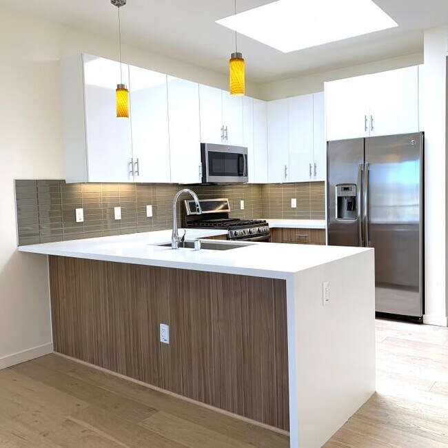 Building Photo - 1 bedroom in Oakland CA 94612