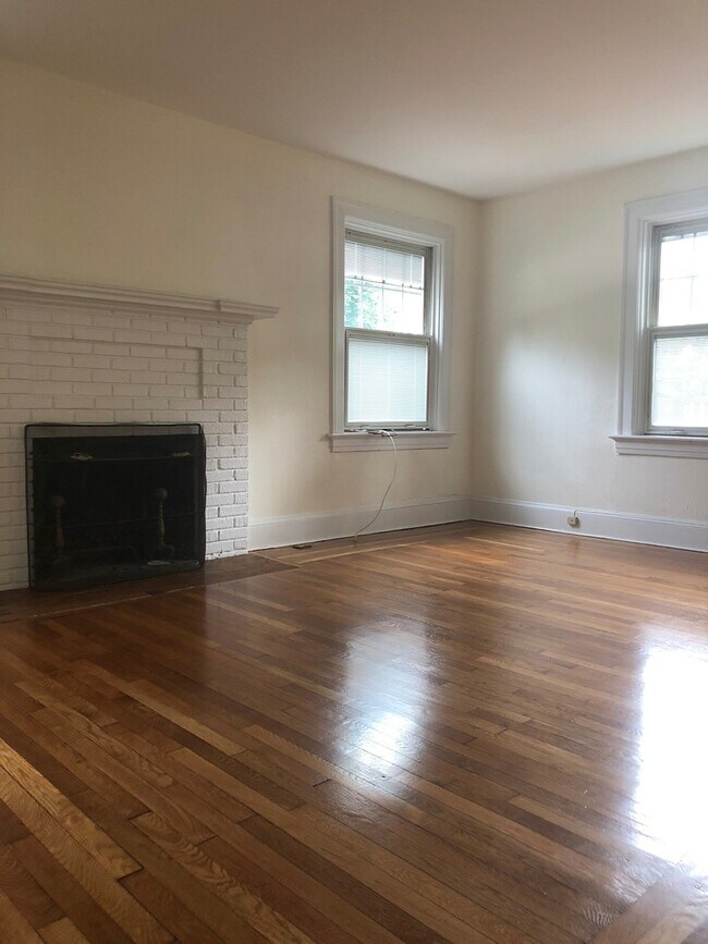 Building Photo - 423 - 425 Wayland Avenue