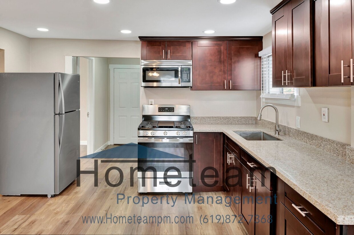 Primary Photo - 426 - 438 B Avenue