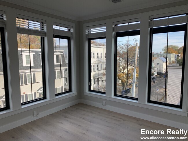 Foto del edificio - 157 Everett St