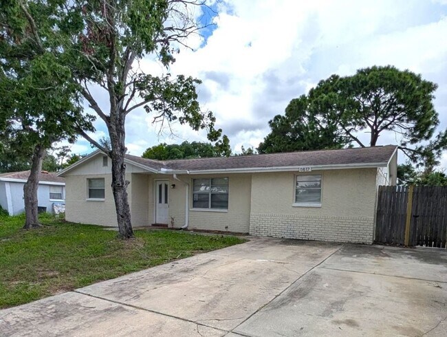 Foto del edificio - 6617 Lenoir Dr