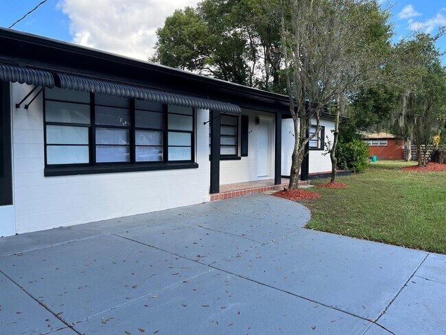 Foto del edificio - 415 W Oak Dr