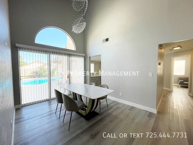 Foto del edificio - MODERN FURNISHED 5 BEDROOM, 3 BATH HOME IN...