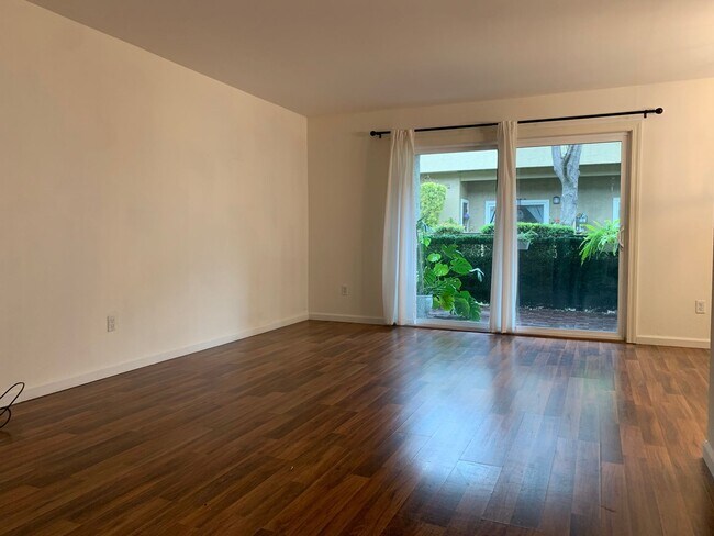 Building Photo - 2 Bedroom 1 Bathroom available in San Jose
