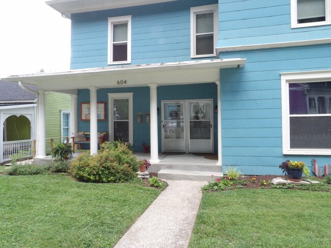Building Photo - 604 Taylor Ave