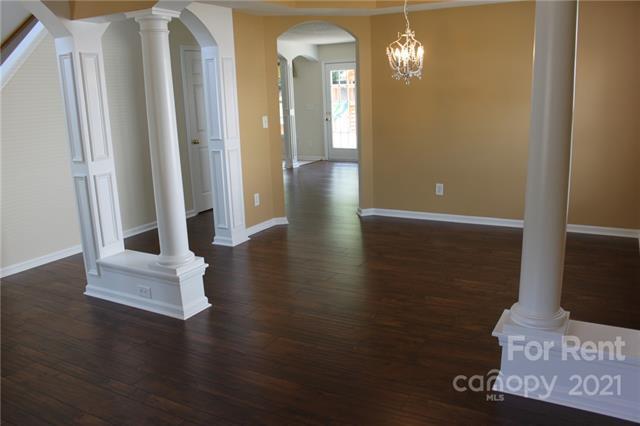 Building Photo - 5829 Coopers Ridge Ln