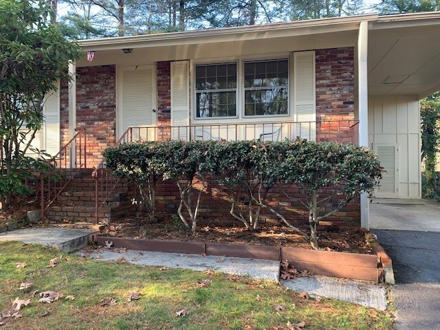 Primary Photo - 129 W Blythe Cir