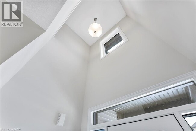 Building Photo - 107 Starfire Cres