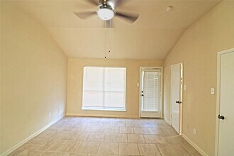 Building Photo - 7603 Loro Linda Dr