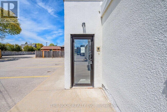 Photo du bâtiment - 948 Simcoe St N