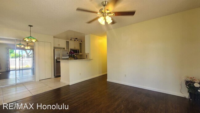 Foto del edificio - 2 br, 1.5 bath House - 94-549 Lumiaina St ...