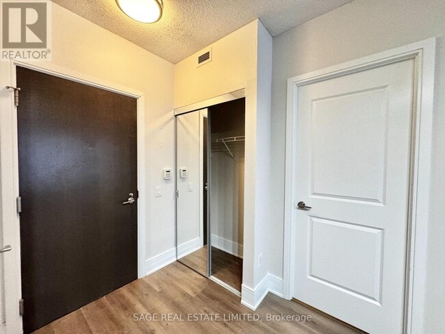 Building Photo - 560 Front St W