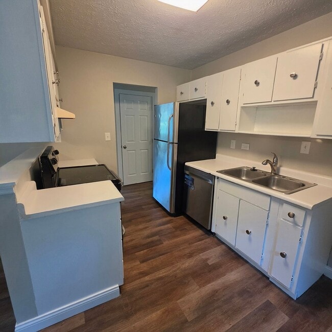 Building Photo - *Coming Soon!!*724 Winding Way Recently Renovated 3BR, 1 BA House in Union Township*