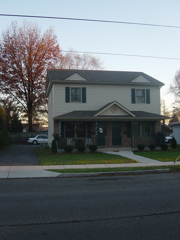 Foto del edificio - 103 E Park Pl