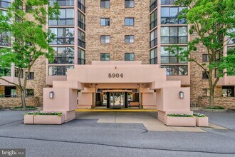 Building Photo - 5904 Mt Eagle Dr