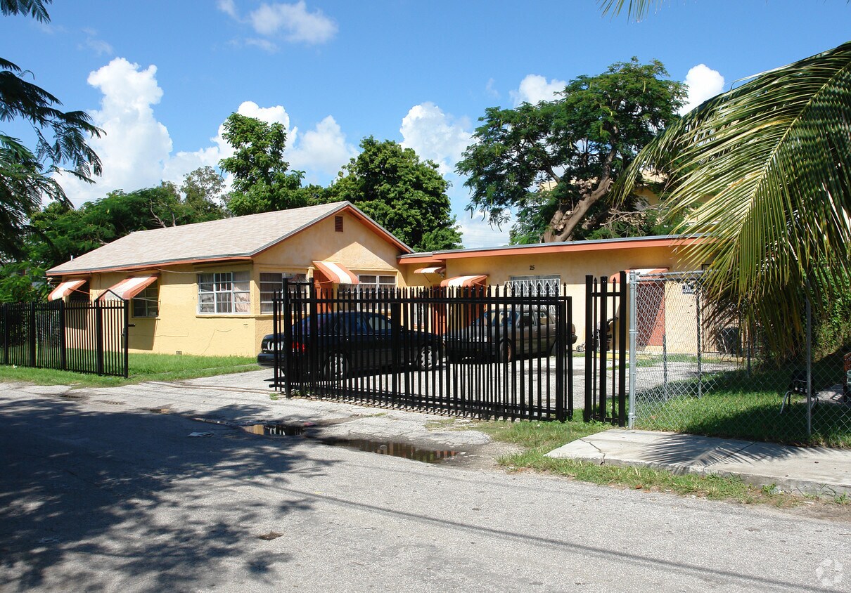 Primary Photo - 25 NW 78th St