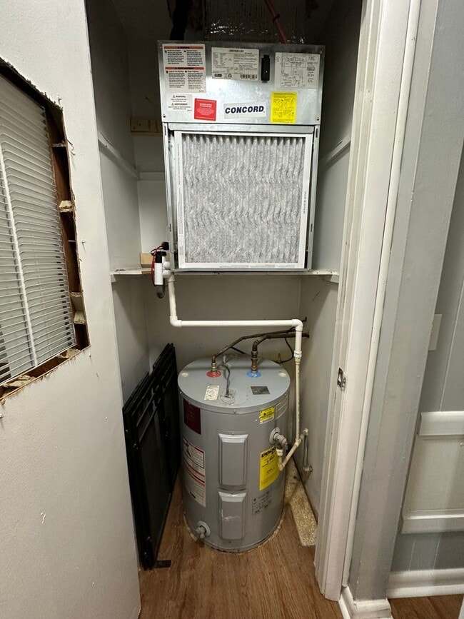 Building Photo - Apartment by Timberlake! Water, trash, and...