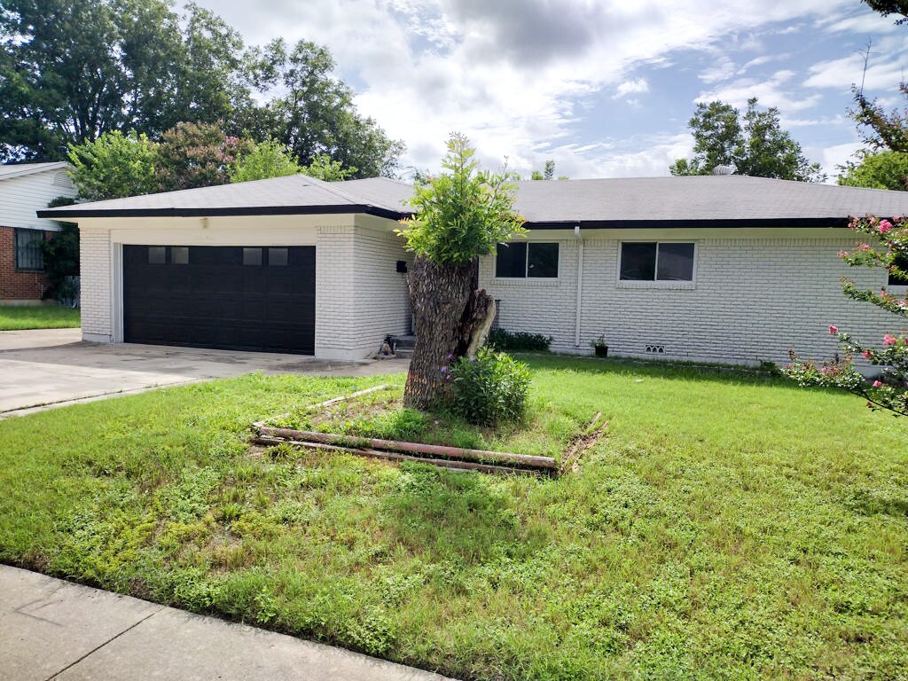 Foto principal - 1206 Pine Dr