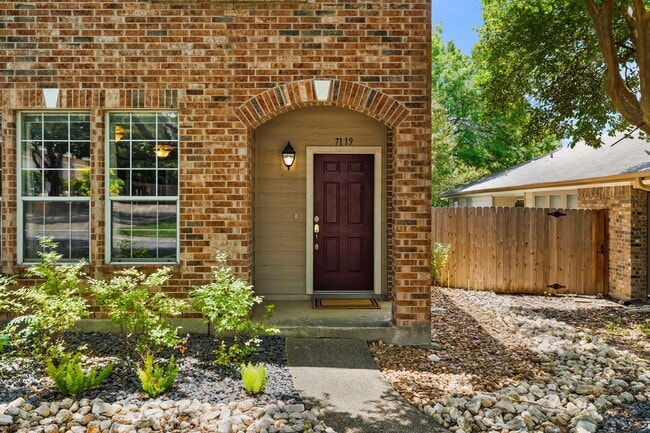 Building Photo - Stylish Townhome Living in Oak Creek