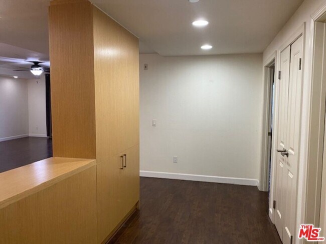 Building Photo - 311 S Gramercy Pl