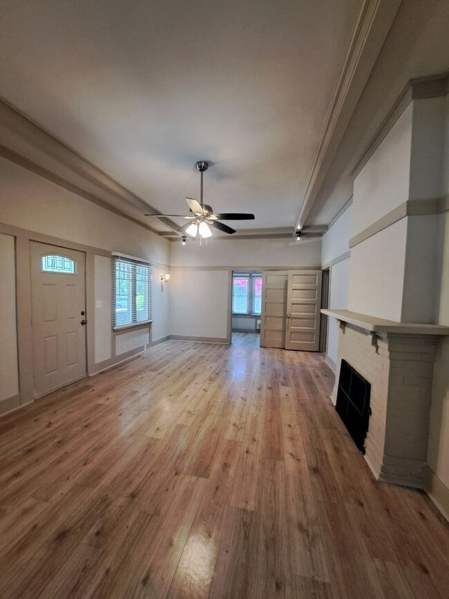 Foto del edificio - 827-829 E Dudley Ave