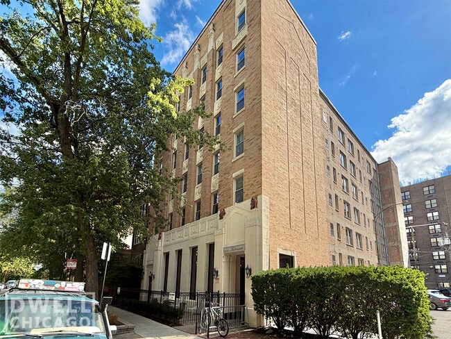 Building Photo - 919 W Carmen Ave