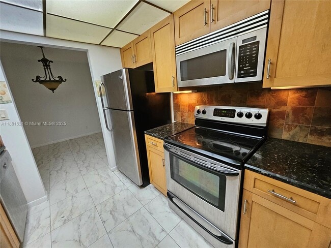 Building Photo - 11131 Royal Palm Blvd